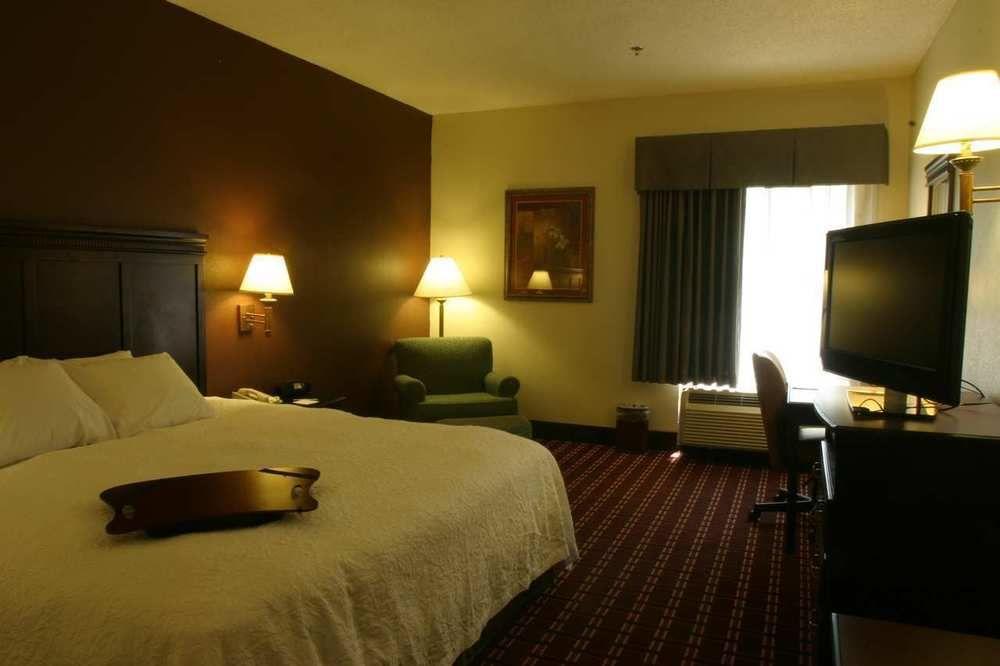 Hampton Inn Kansas City Blue Springs Bagian luar foto