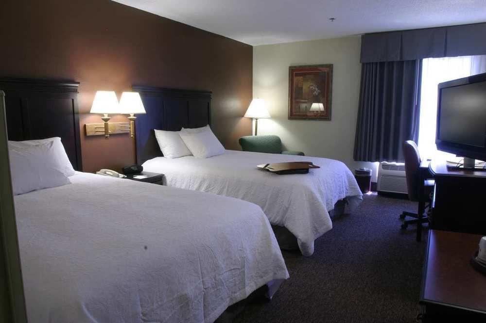 Hampton Inn Kansas City Blue Springs Bagian luar foto