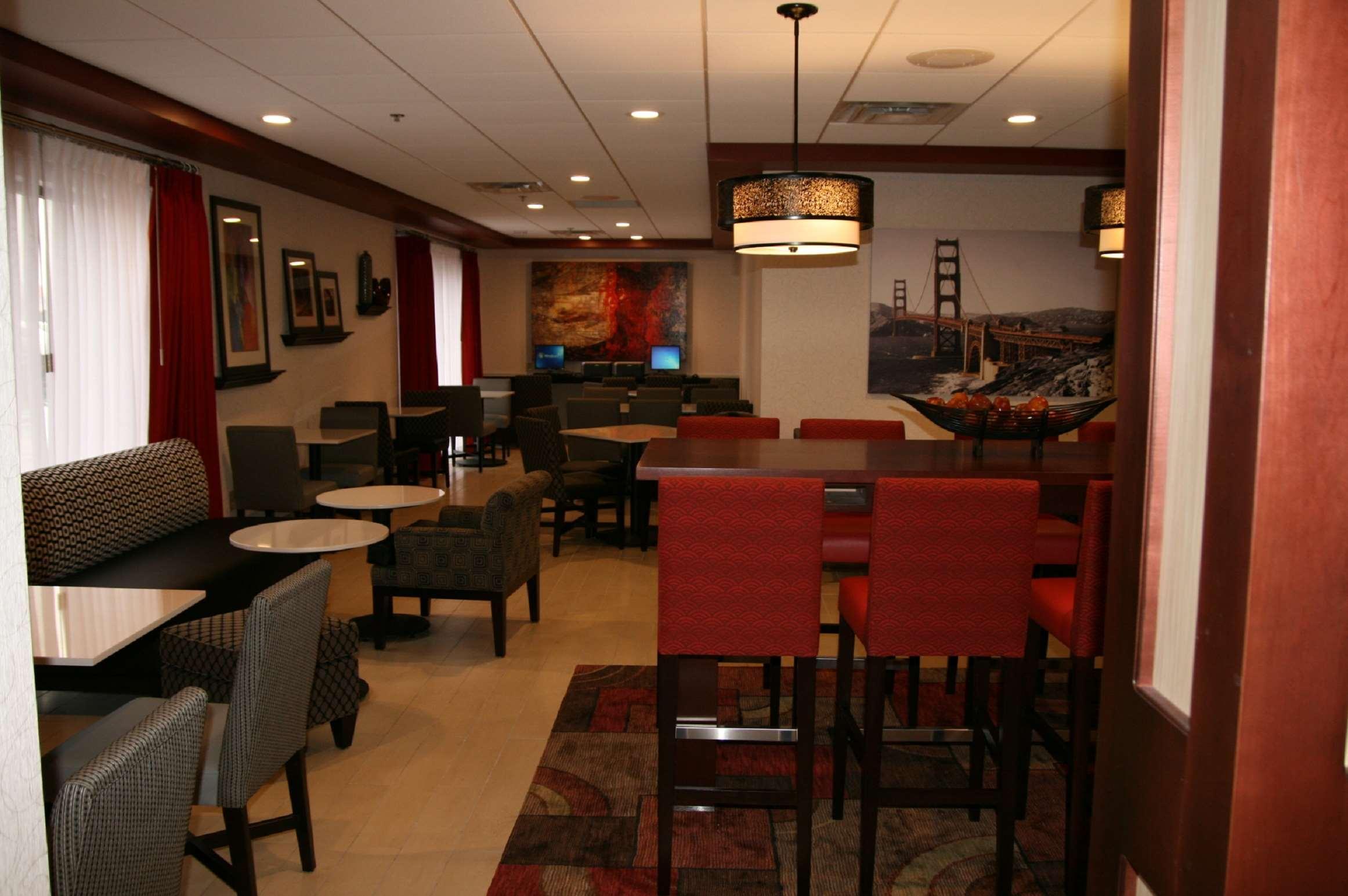 Hampton Inn Kansas City Blue Springs Bagian luar foto