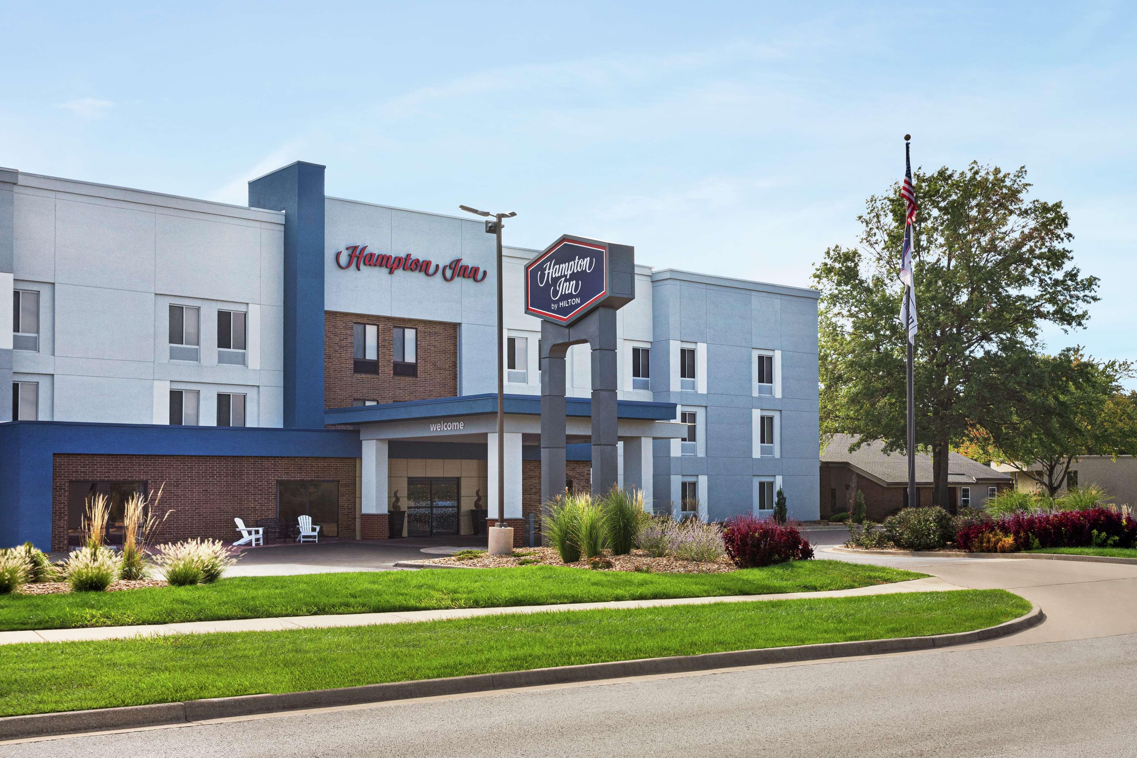 Hampton Inn Kansas City Blue Springs Bagian luar foto