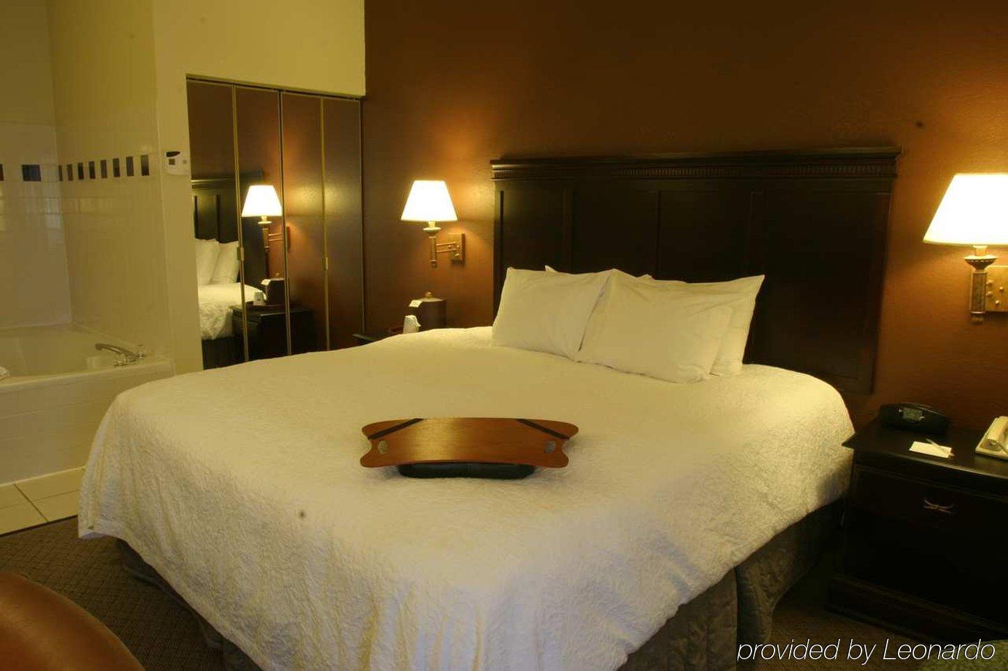Hampton Inn Kansas City Blue Springs Bagian luar foto