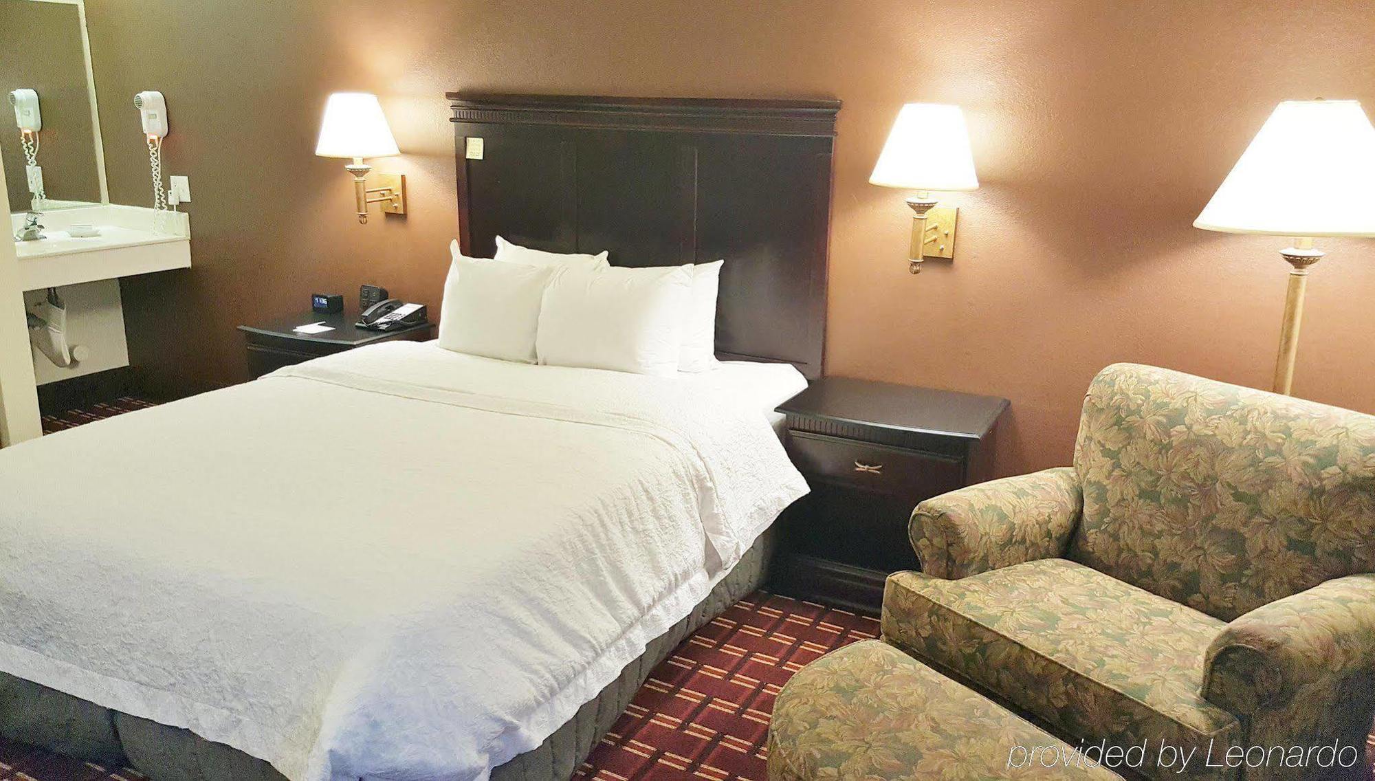 Hampton Inn Kansas City Blue Springs Bagian luar foto