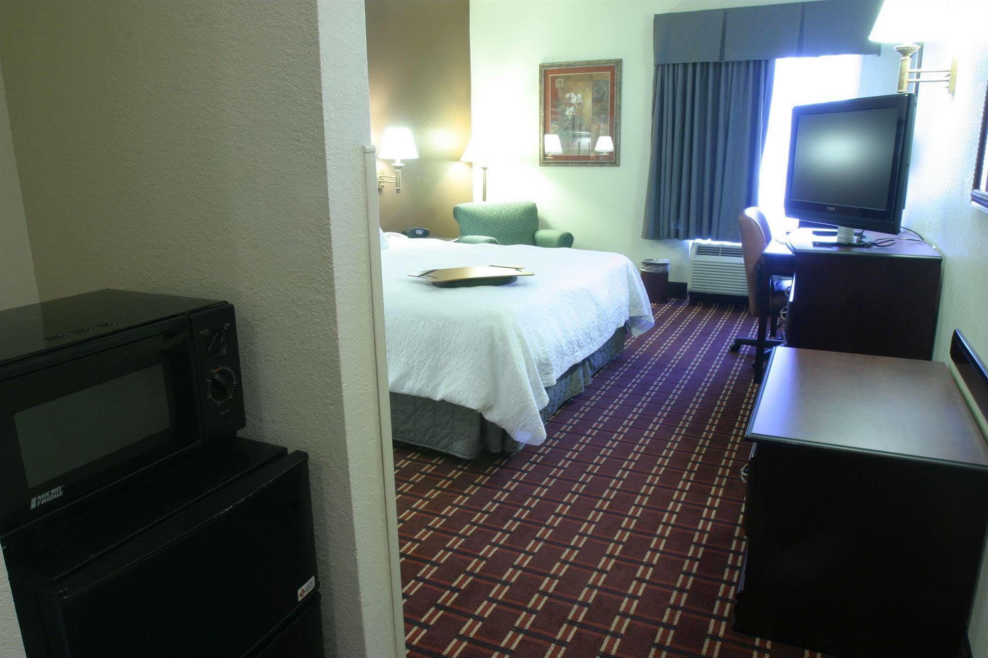Hampton Inn Kansas City Blue Springs Bagian luar foto