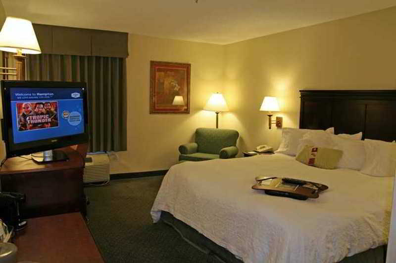 Hampton Inn Kansas City Blue Springs Ruang foto
